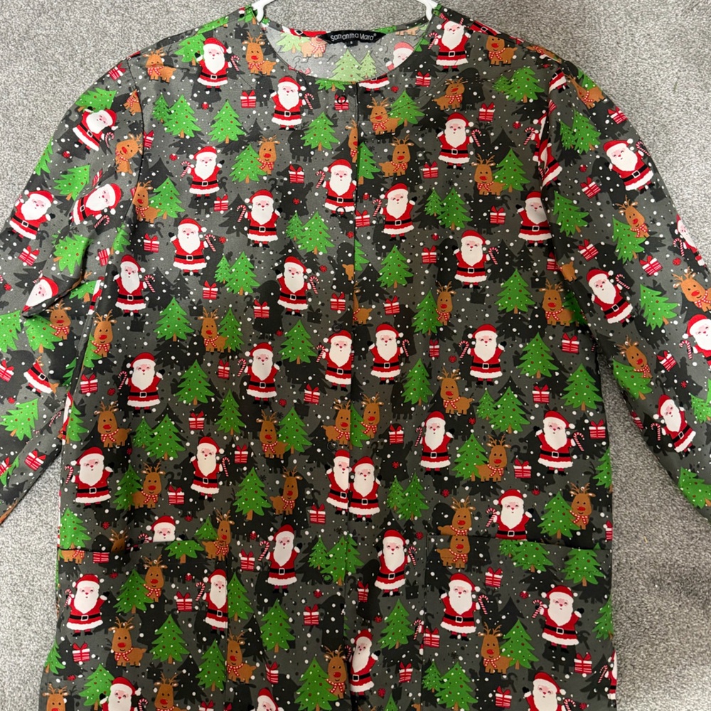 Festive Holiday Print Scrub Jacket